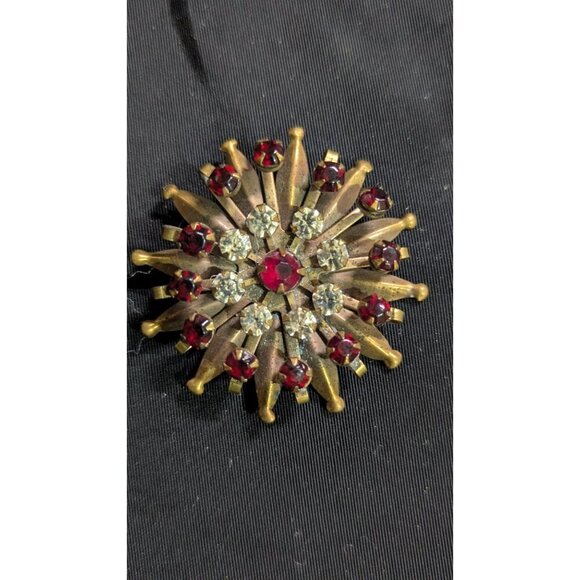 Vintage Brass Starburst Pin Brooch With Red & Clear Rhinestones - Picture 4 of 7